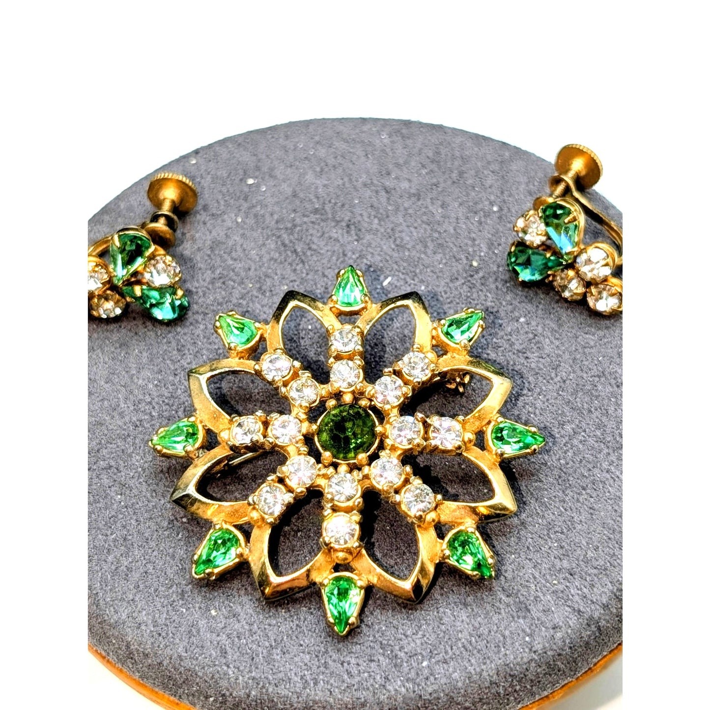 Vintage Green & Clear Rhinestone Gold Tone Brooch & Screw On Earrings