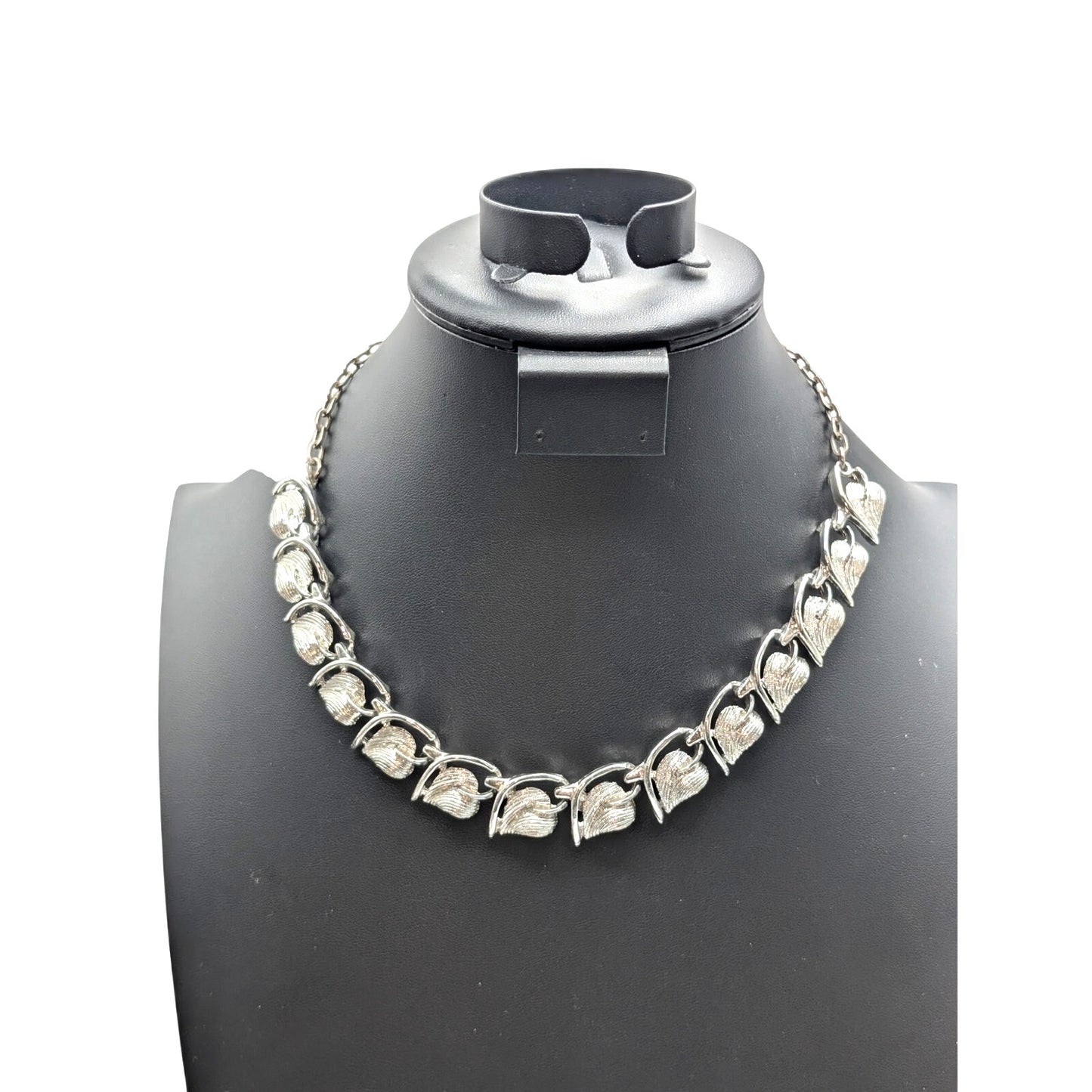 Vintage Silver Tone Leaf Design Hook Clasp 18" Necklace