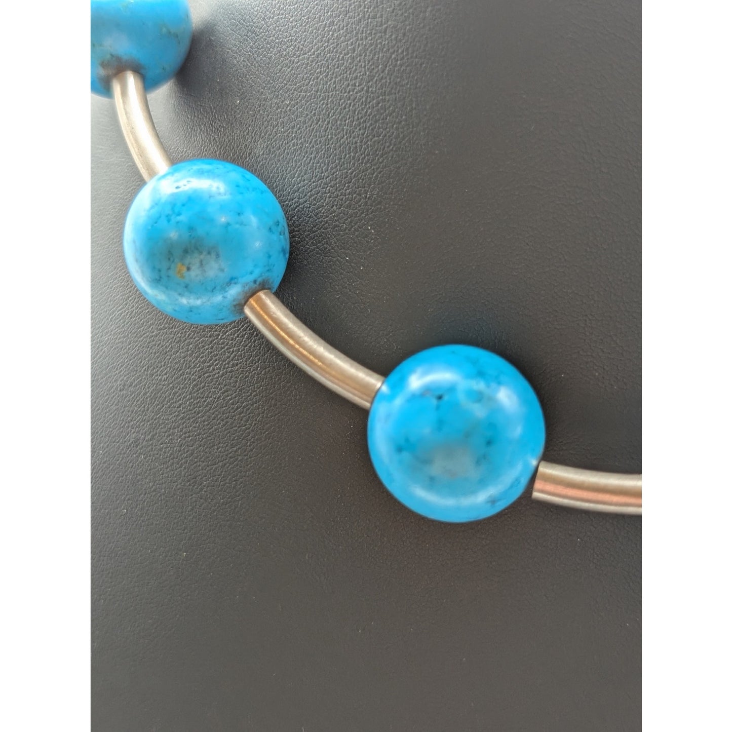 Heavy Blue Stone Bead Curved Silver Tone Rod Bead 17" Necklace