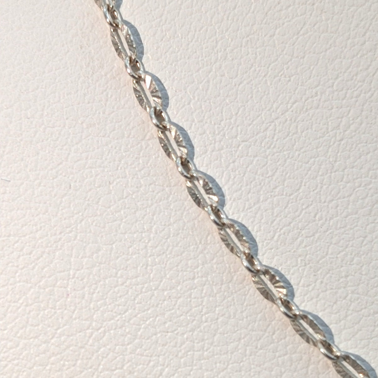 Vtg 925 Sterling Silver Unique Oval Diamond Cut Etched 18.5" Chain Link Necklace