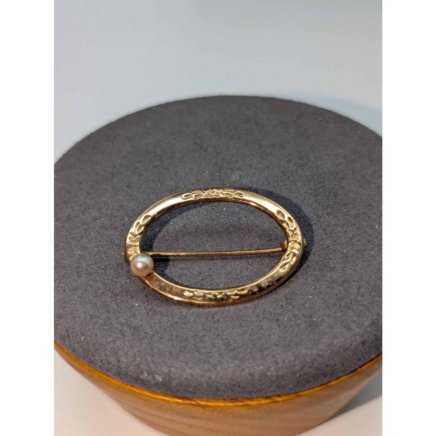 Vintage Etched Goldtone Oval Faux Pearl Brooch
