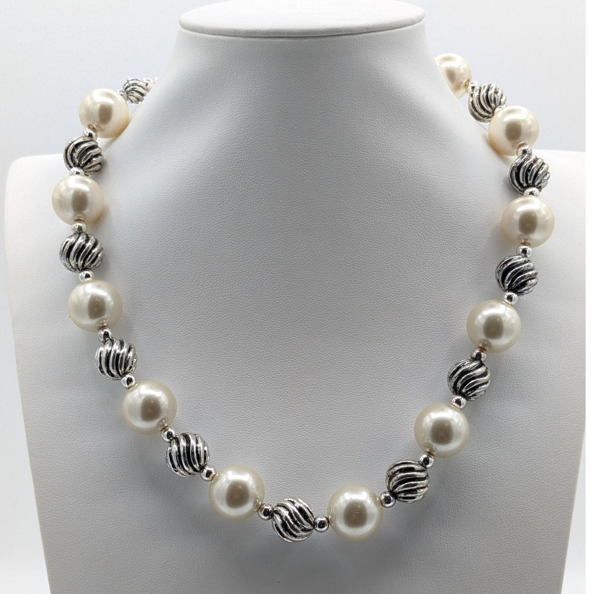 16mm Acrylic Faux Pearl Swirl Silver Tone Bead Choker 17.5"-20.5" Necklace