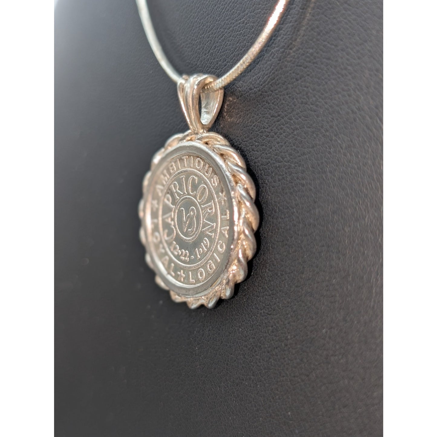 Vtg 925 Sterling Silver Rope Surround Capricorn Two-Sided Coin Pendant Necklace