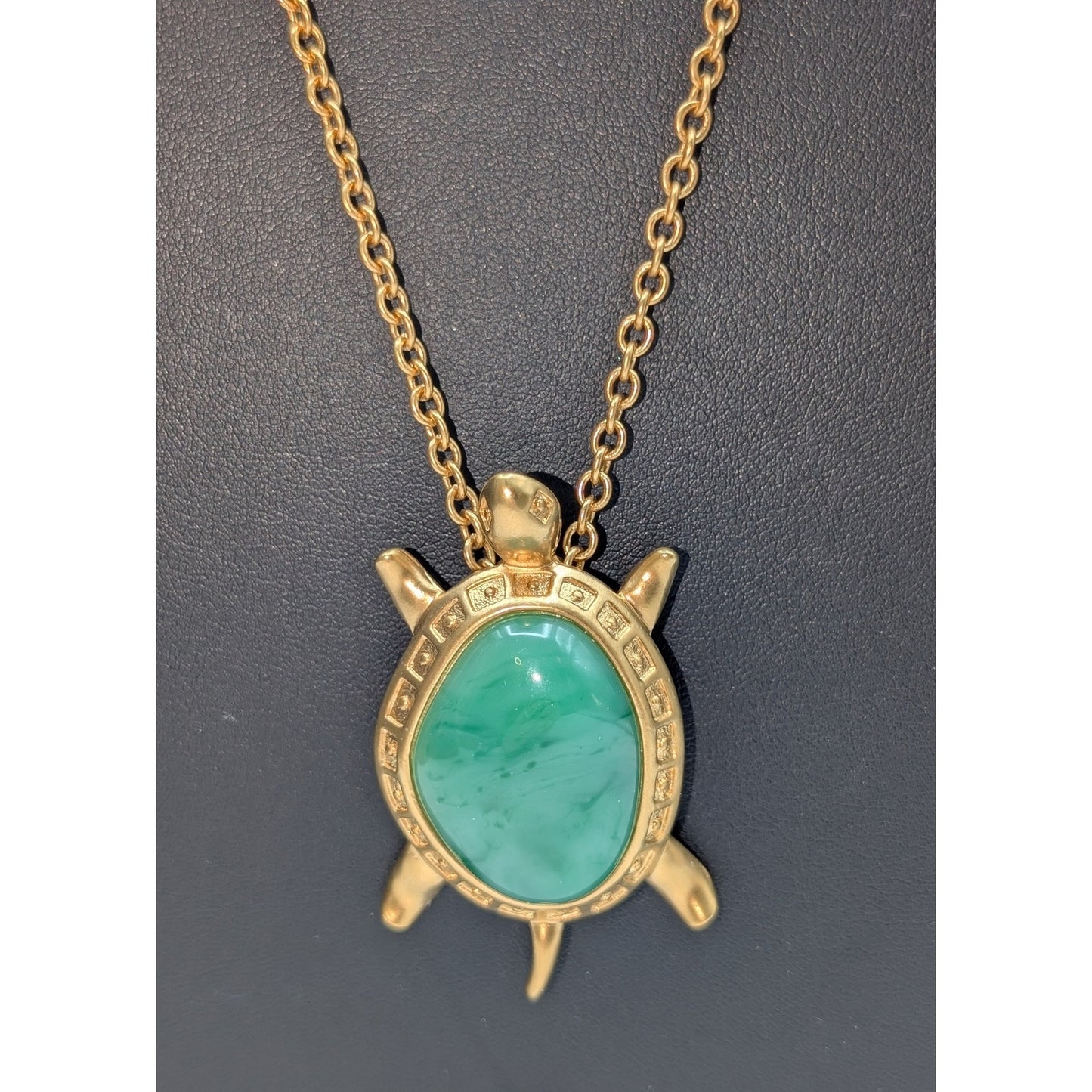 Vintage Avon 1980 Gold Tone Turtle Brooch/Pendant 28" Chain Necklace