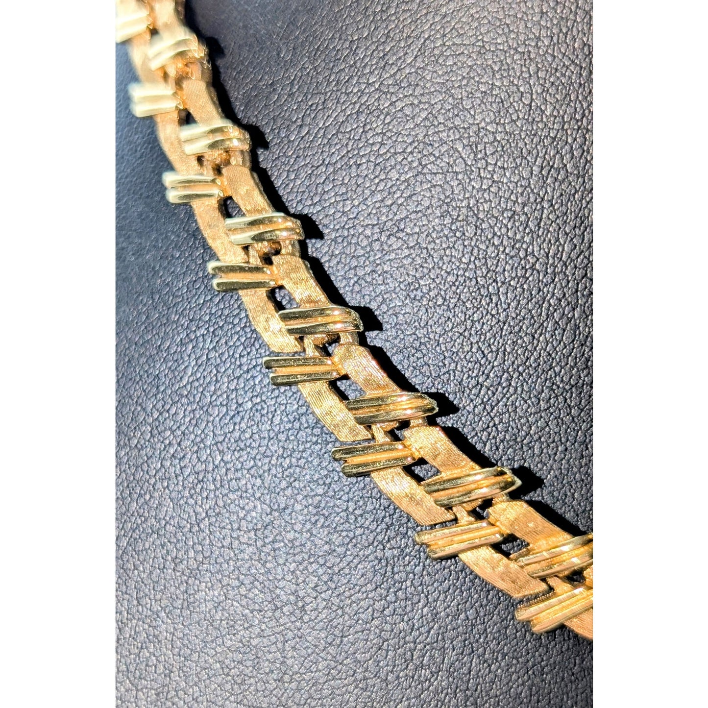 Vintage Gold Tone Textured Polished Basket Weave Chain Link Collar Necklace