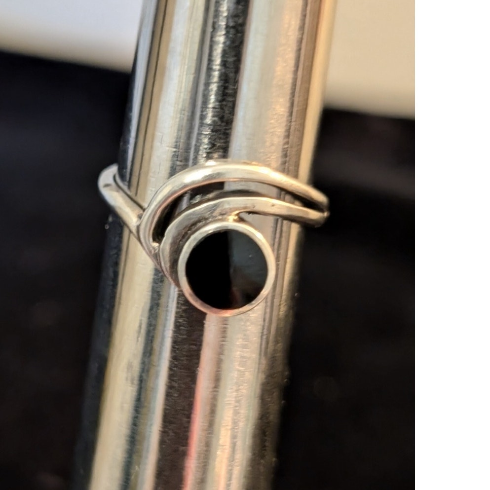 Vintage 925 Sterling Silver Round Bezel Set Black Stone Swirl Ring Size 5