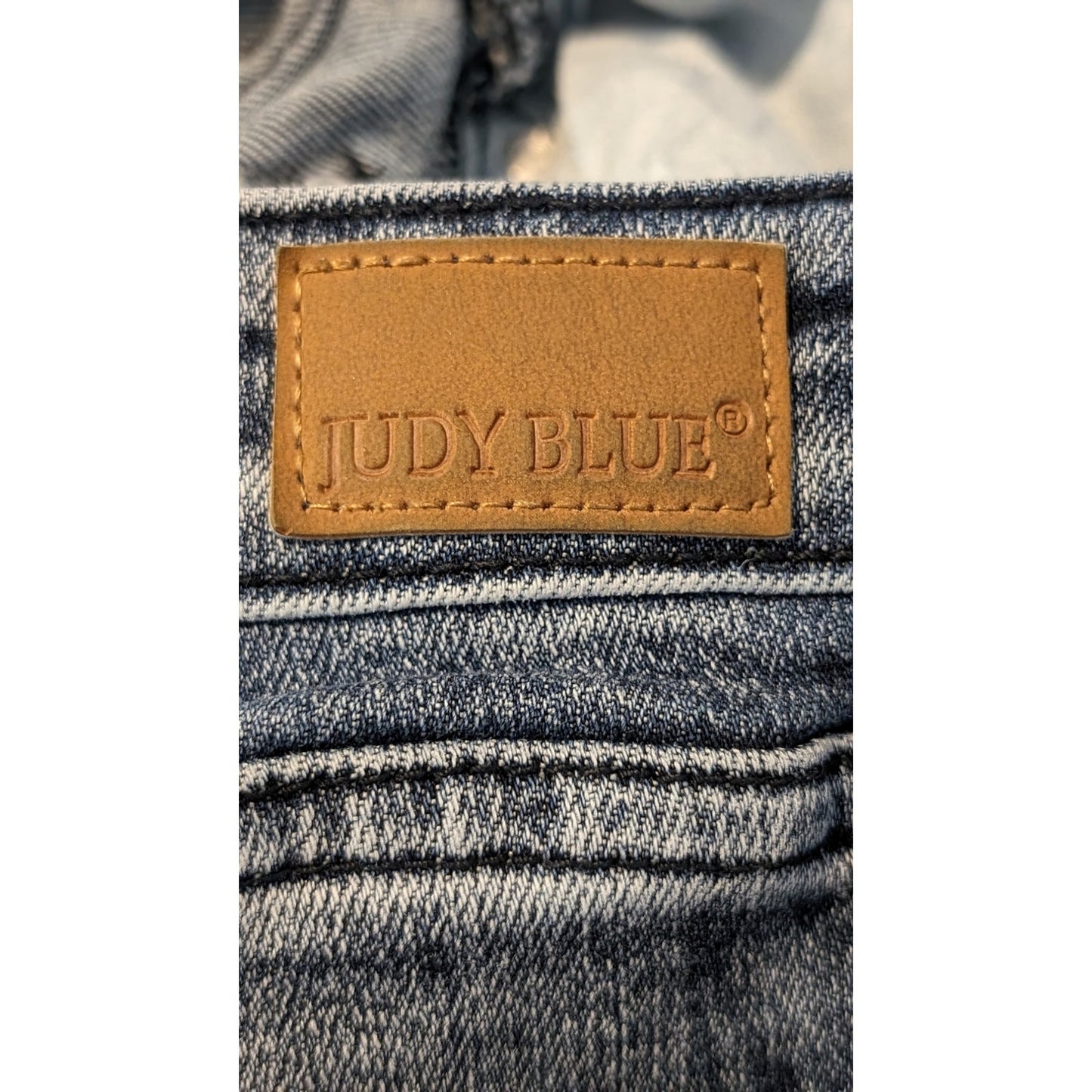 Judy Blue Los Angeles Relaxed Fit Shredded Back Pocket Raw Hem Jean Sz 7/28