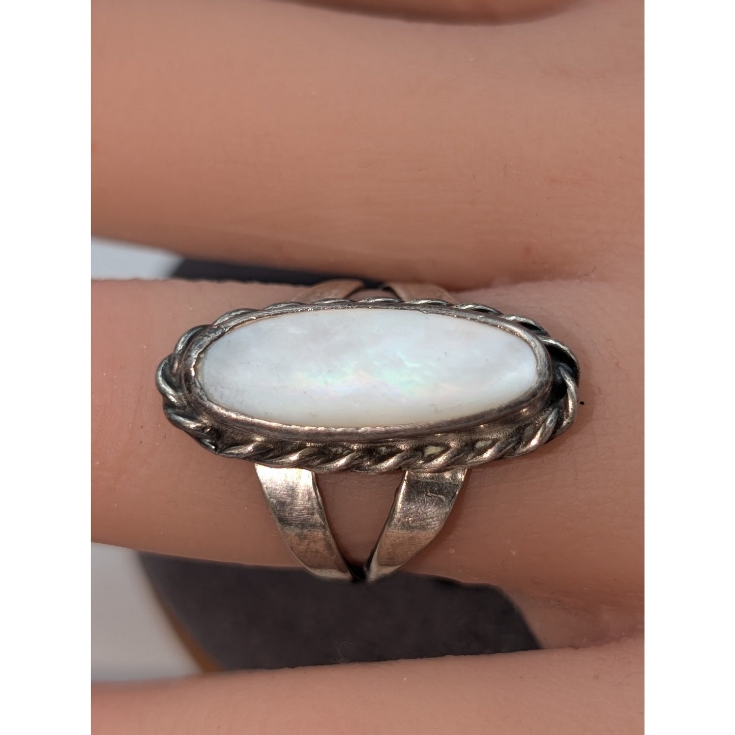 Vtg Southwestern Oblong Mother of Pearl Split Shank 925 Sterling Ring Size 5.75