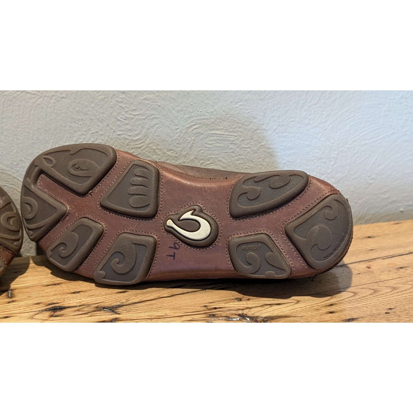 OluKai Moloa Slip-On Ray/Toffee Loafer Shoes Mens Size 8