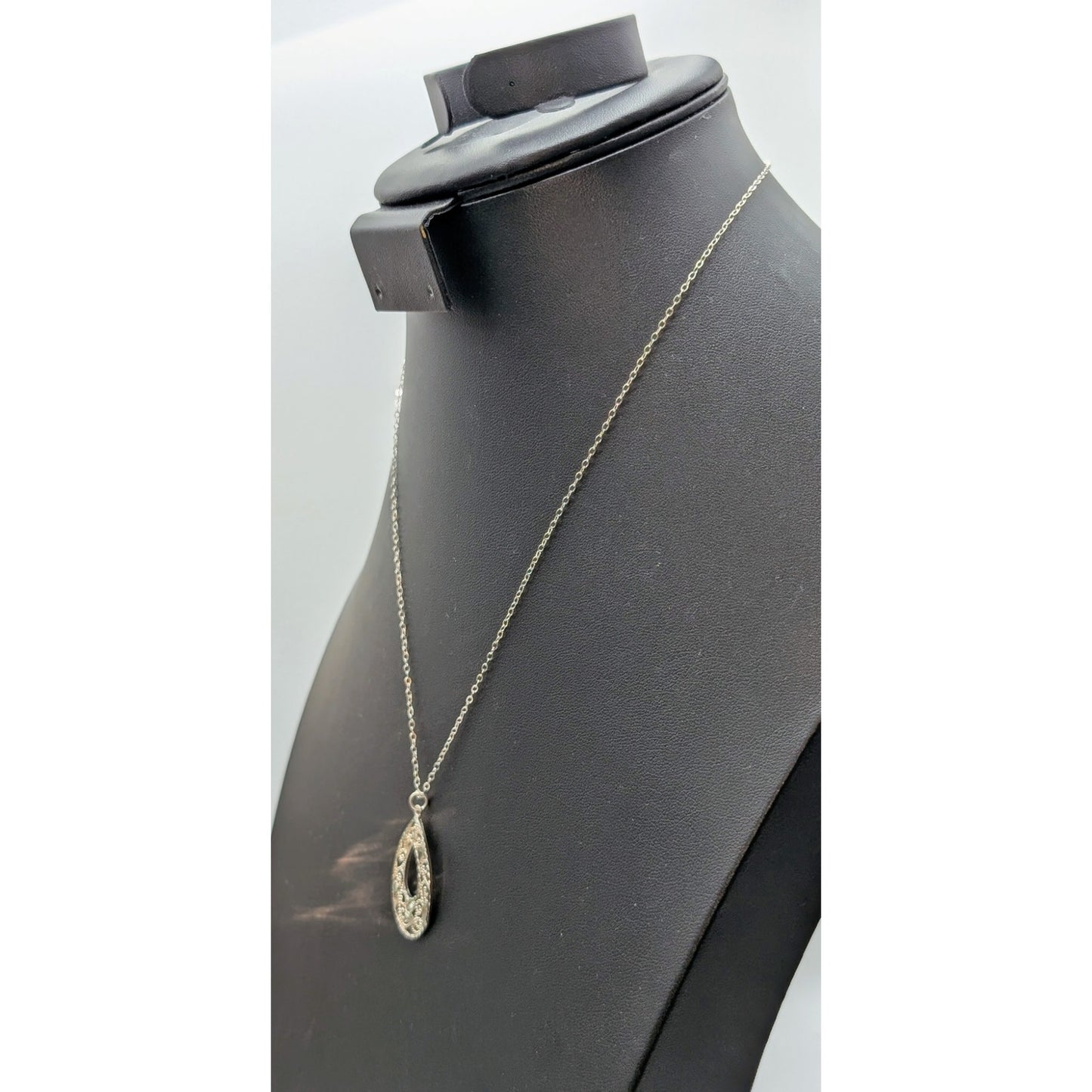 925 Sterling Silver Diamond Cut Filigree Teardrop Pendant 19" Chain Necklace