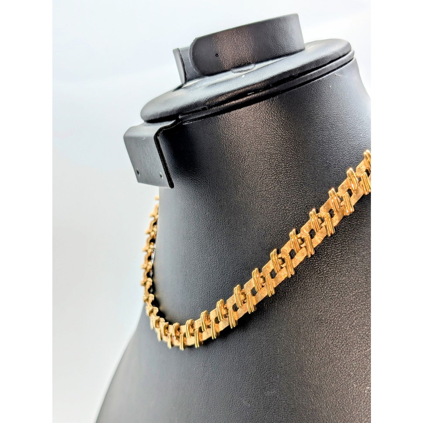 Vintage Gold Tone Textured Polished Basket Weave Chain Link Collar Necklace