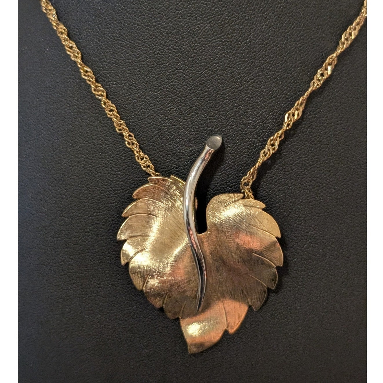 VTG Brushed Gold Tone Leaf W/ Silver Tone Polished Stem Singapore Chain Necklace