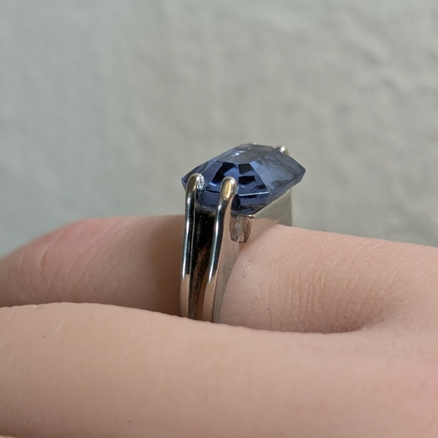 VTG 18 KGE Electroplate East to West Purple Glass Stone Solitaire Ring Size 7.75