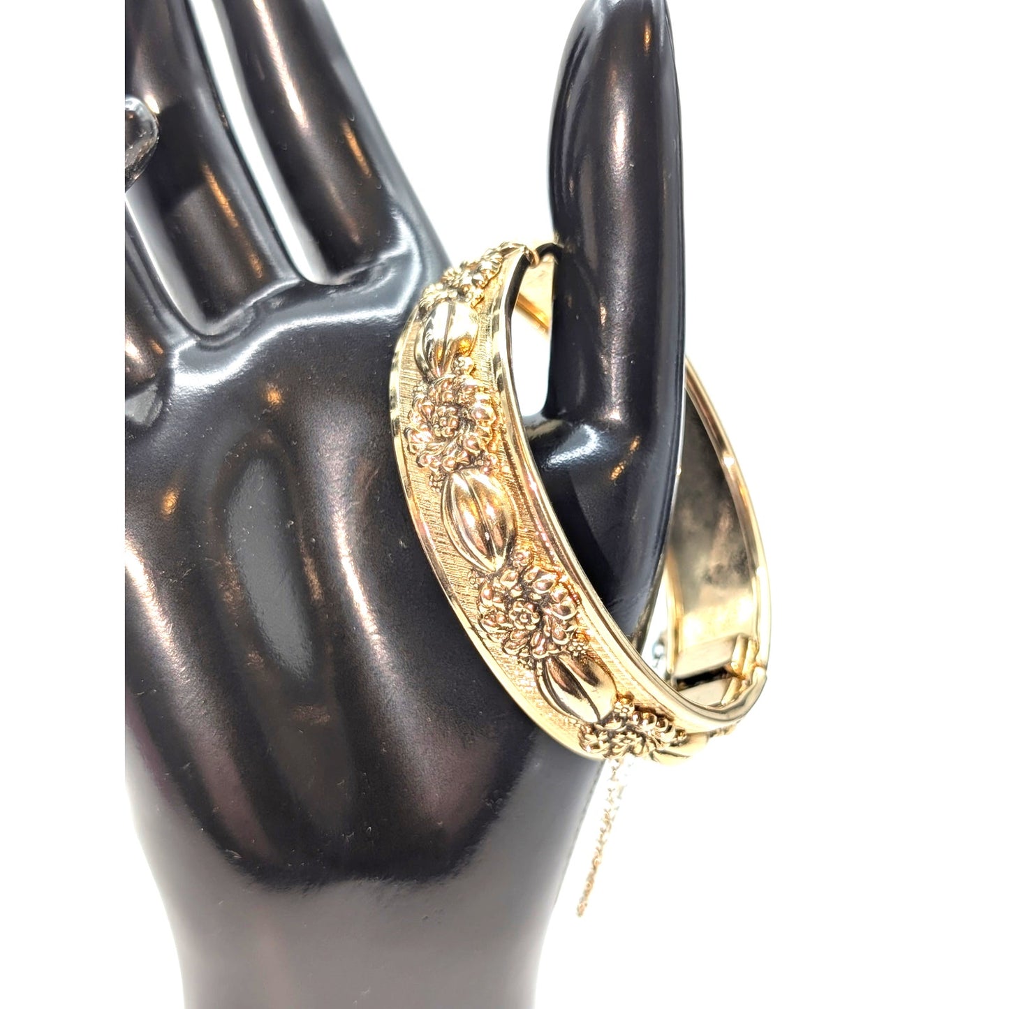 VTG Repousse Art Nouveau Raised Floral Design Gold Tone Bangle Bracelet Safety