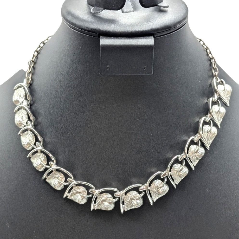 Vintage Silver Tone Leaf Design Hook Clasp 18" Necklace