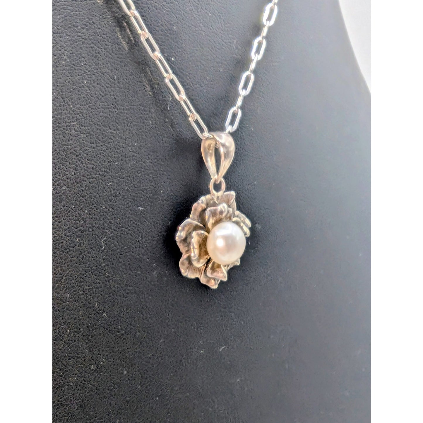 Vintage 925 Sterling Silver Floral Center Pearl Pendant 18"-20" Chain Necklace
