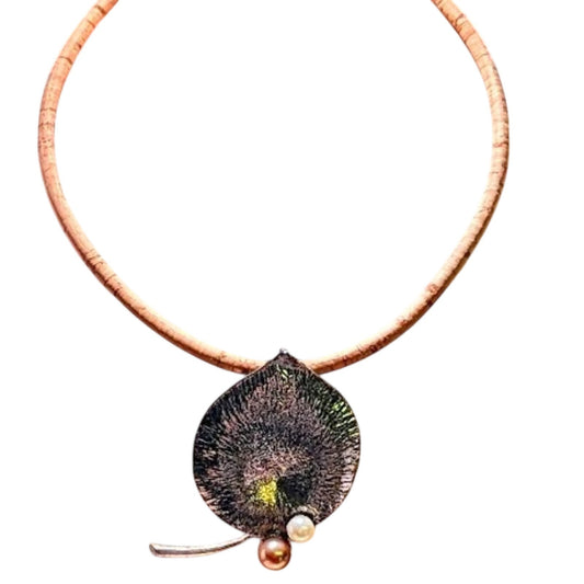 Cork Collar Leaf Faux Pearl Necklace with Magnetic Clasp