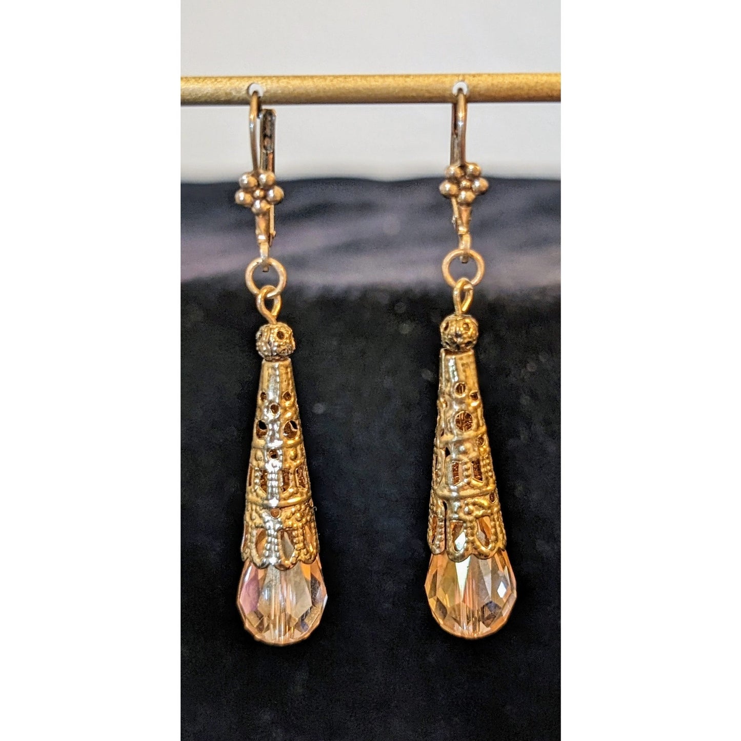 Vtg Peach/Pink Crystal Gold Tone Filigree Teardrop Dangle Lever Back Earrings