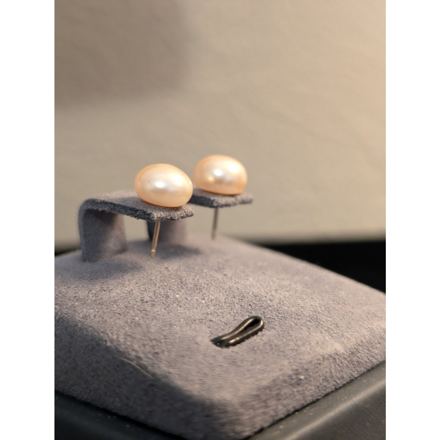 Marked PJS 14K Yellow Gold White Button Freshwater Cultured Pearl Post Earrings