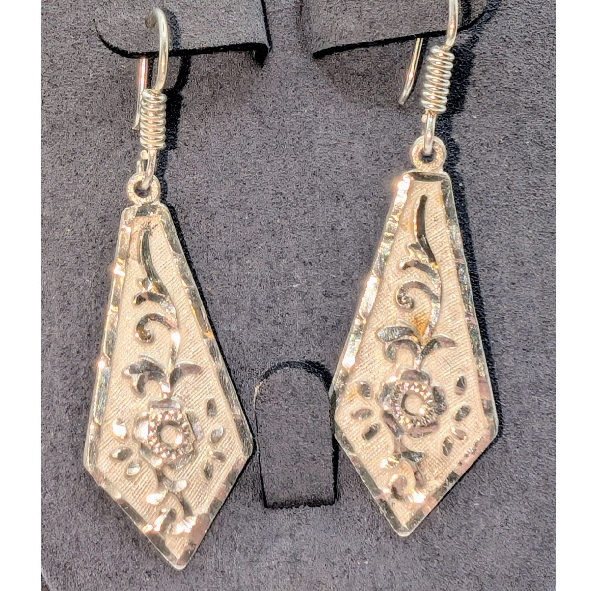 Vintage Taxco 925 Sterling Silver Floral Embossed/Raised  Kite Dangle Earrings