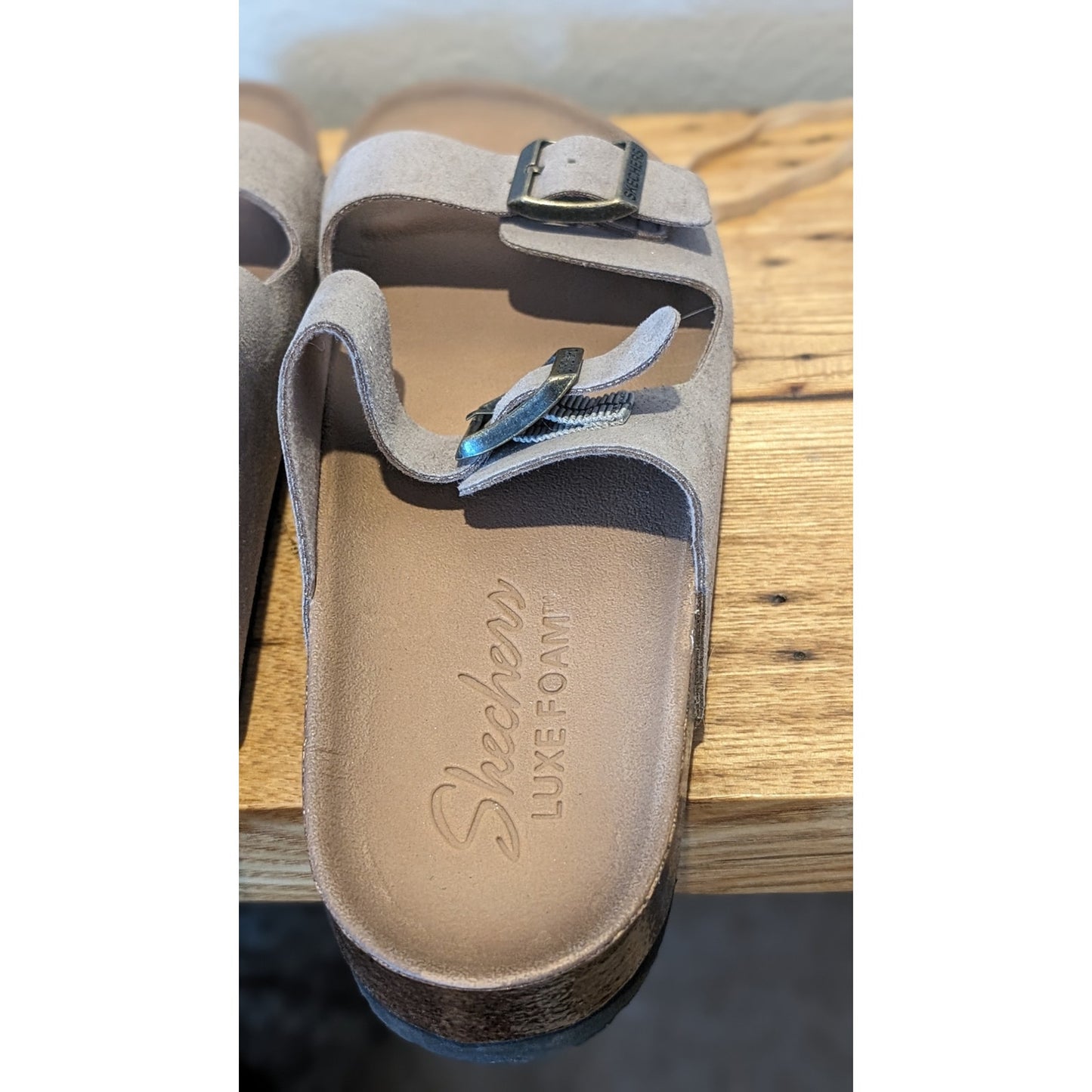 Skechers Relaxed Fit Taupe Luxe Foam Double Strap Buckle Sandal Womens Sz 10