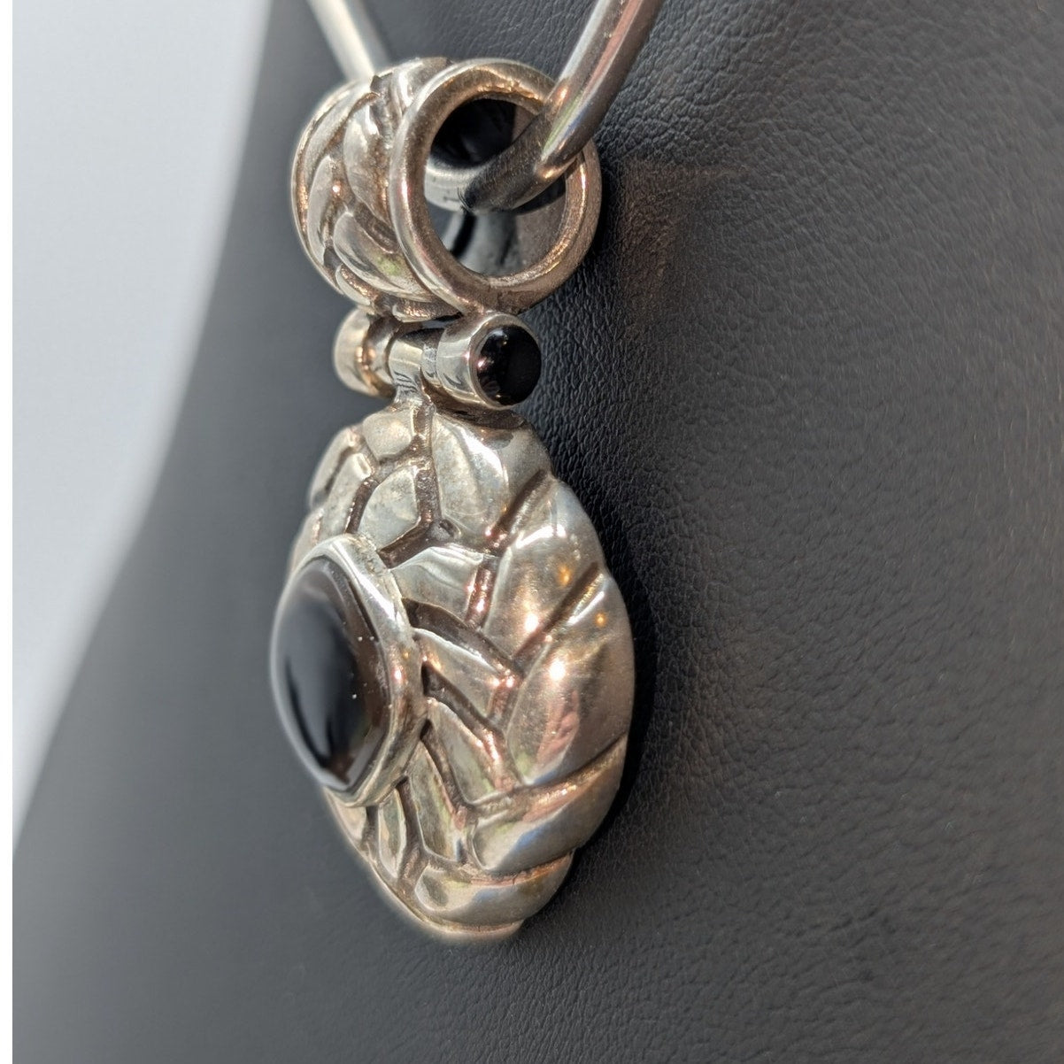 VTG 925 Sterling Silver Articulated Black Stone Embossed Cabochon Pendant (Only)