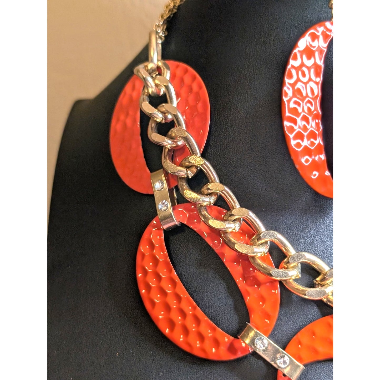 Retro 70's Orange Hammered Oval Disk Gold Tone Chain Necklace & Earring Set