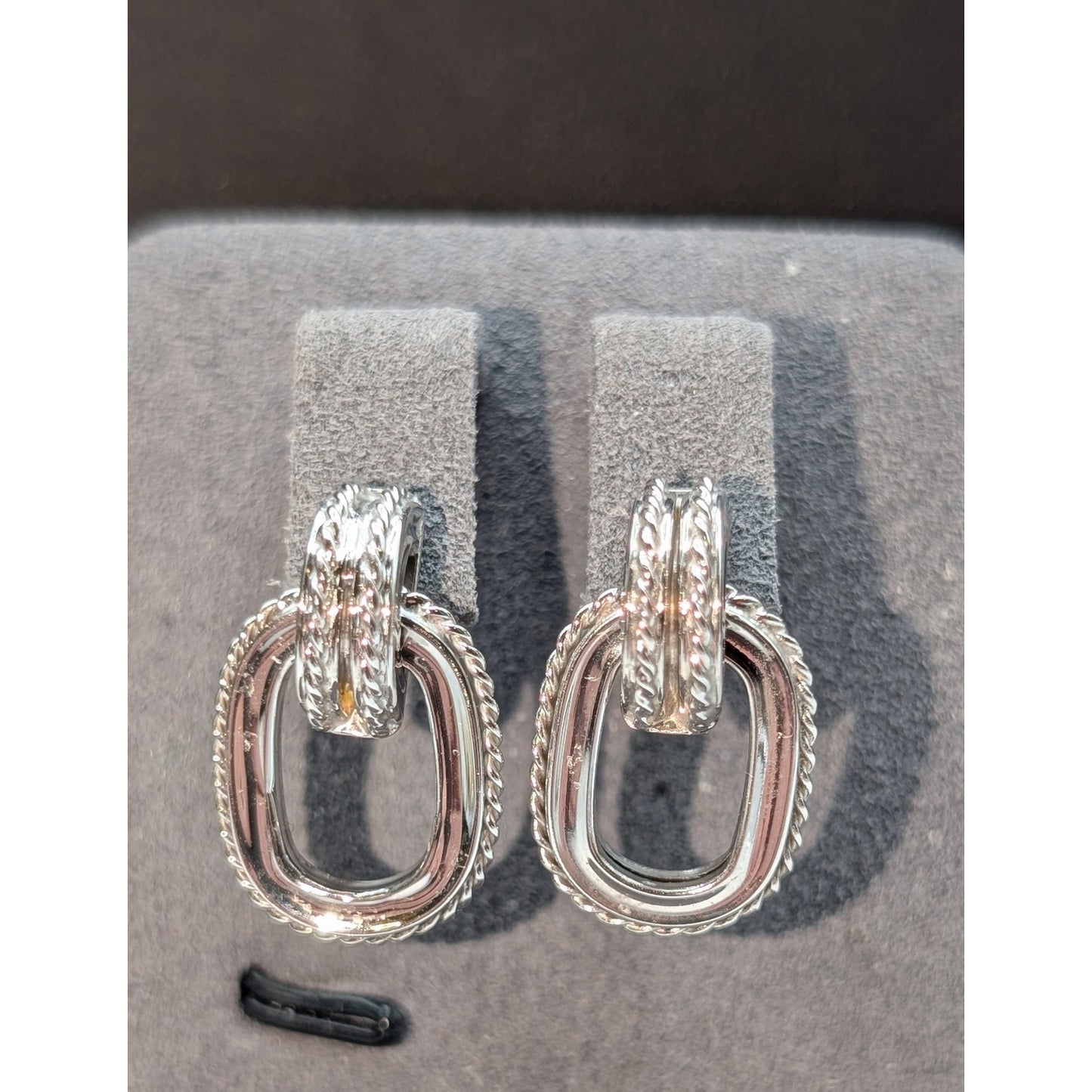 18K White Gold Textured Polished Oval Door Knocker Pierced Earrings Approx 4.70g