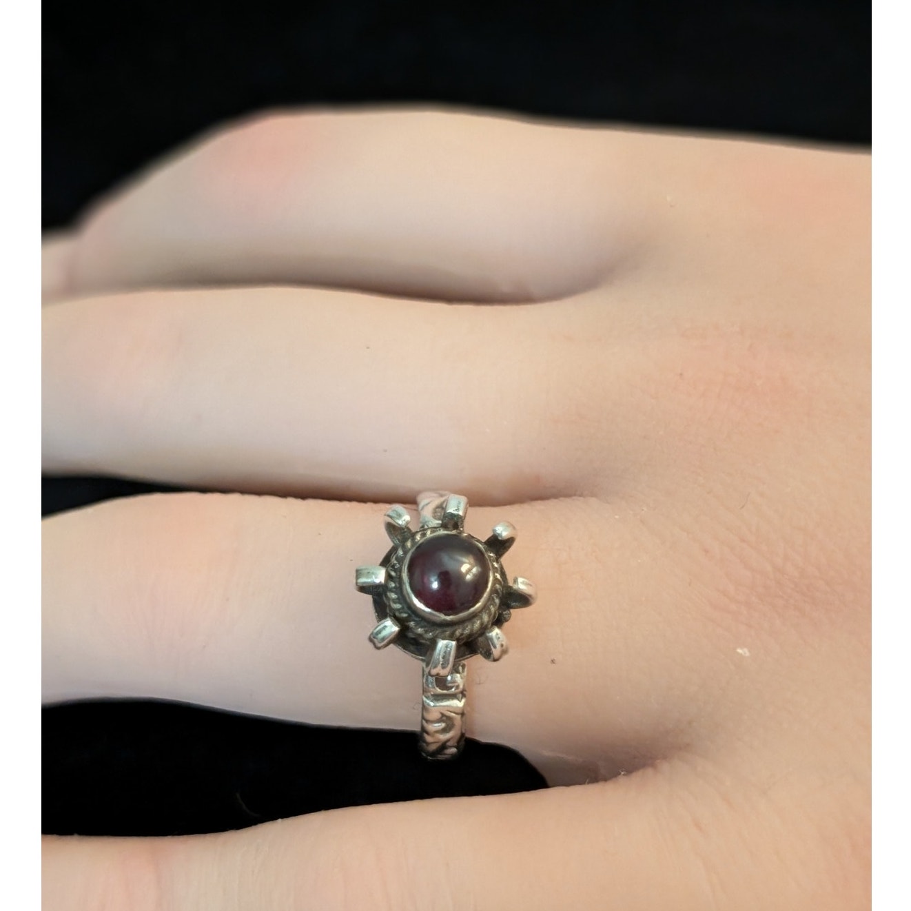 Vintage Unique 'Venus Fly Trap Flower' Garnet Cab Sterling Silver Ring Size 8.25