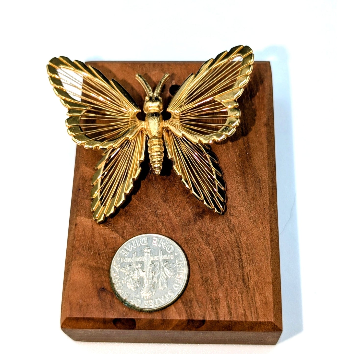 Vintage 60s Gold Tone Monet Menagerie Spinneret Filigree Butterfly Brooch Pin