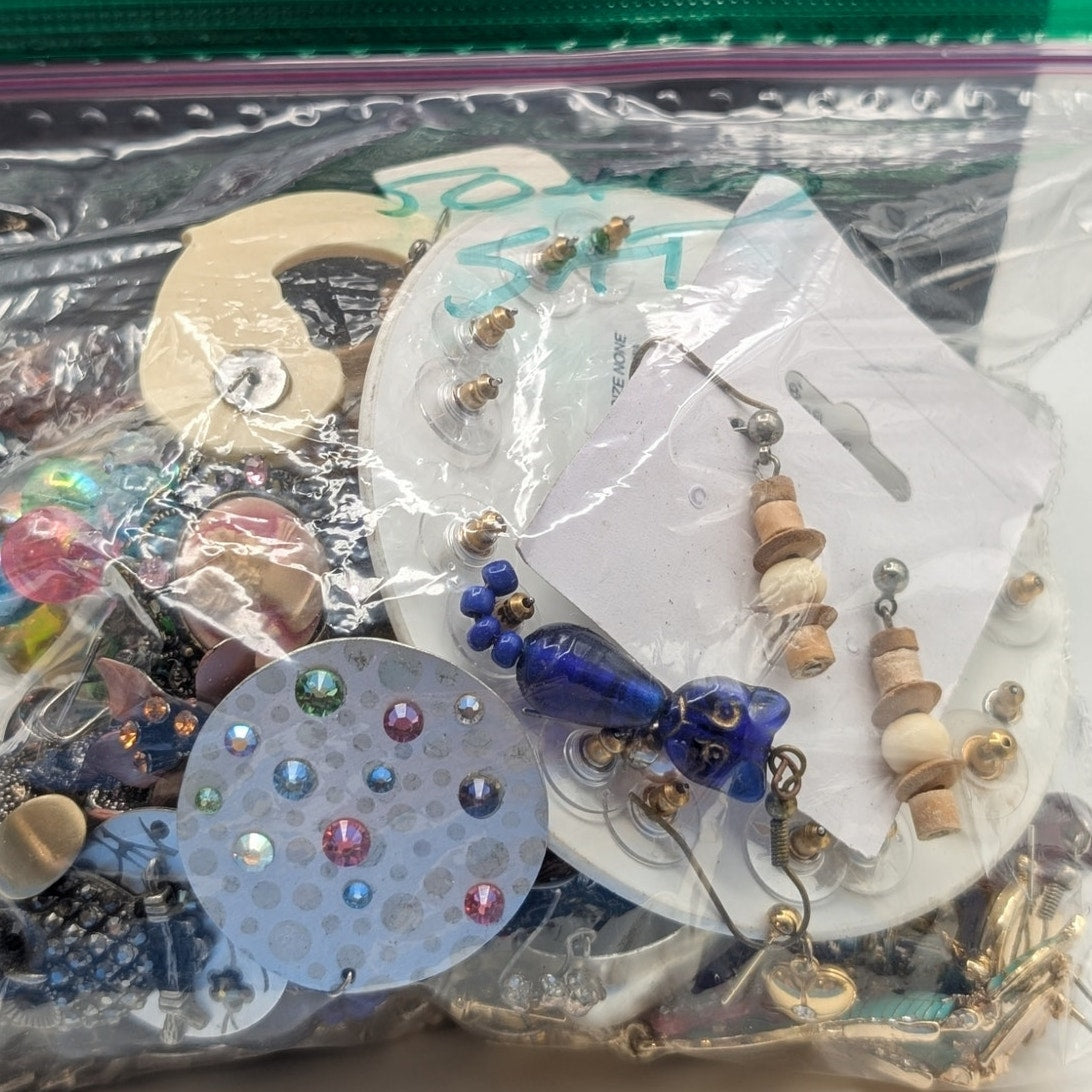 Bag Of Pierced Earrings Wearable to Excellent Condition