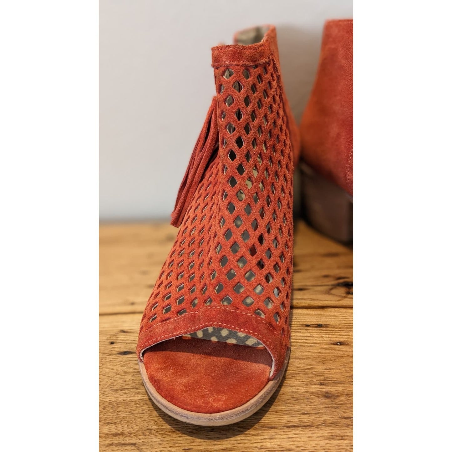 Matisse REVOLVE Indie Cutout Booties in Rust Suede with Tassel Womens Sz 9.5