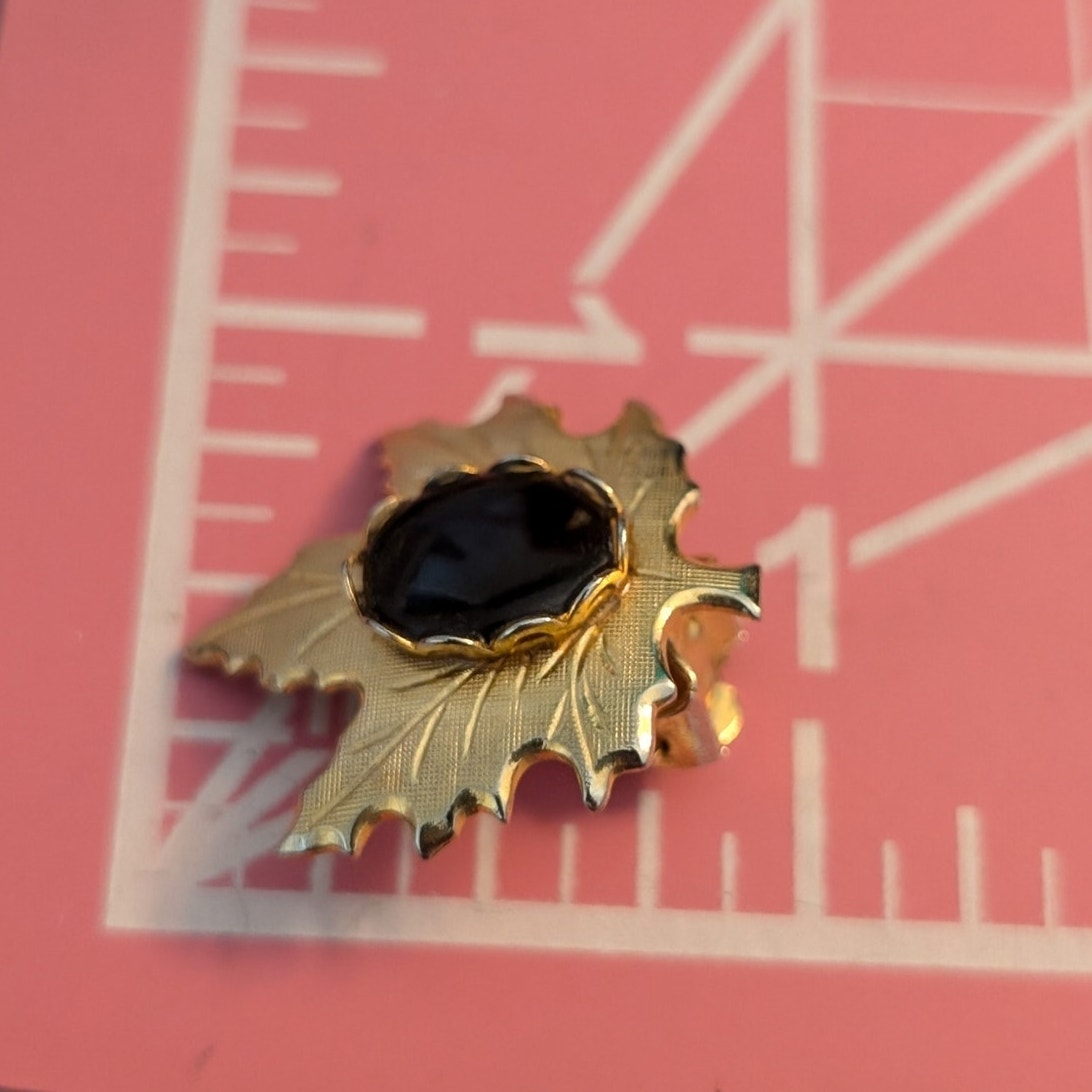 Vintage Gold Tone Leaf Brown Stone Clip On Earrings