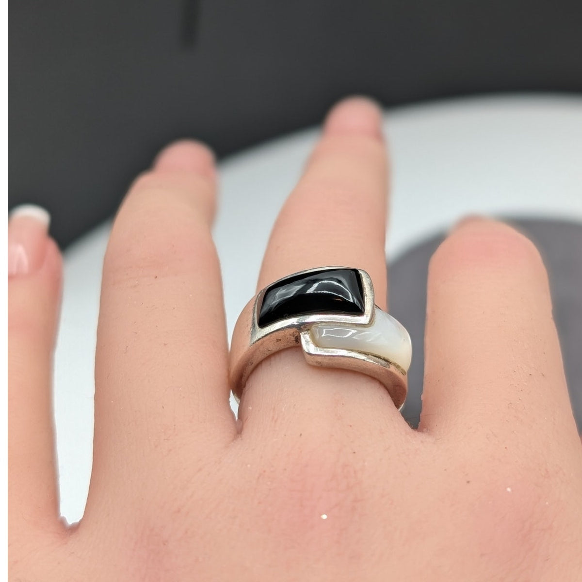 Sterling Silver 925 Mother of Pearl Black Stone Modernist Bypass Ring Size 6.5