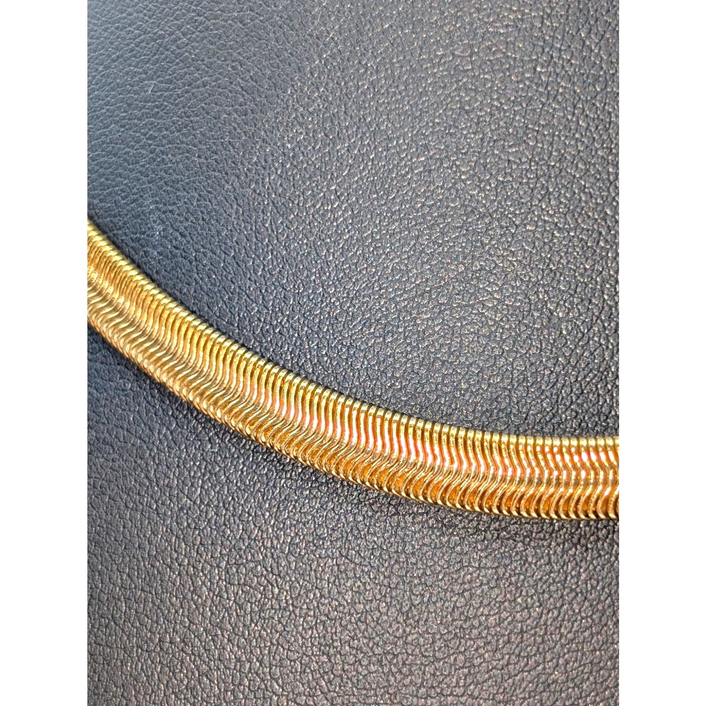 Vintage Gold Tone Fluid .25" Wide Herringbone Flat Snake Chain 17.5" Necklace