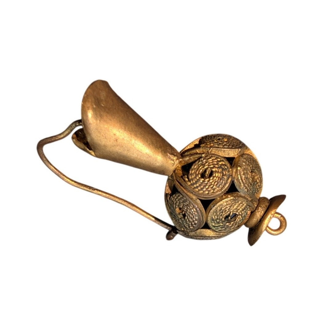 Single Vintage/Antique Gold Tone Earring