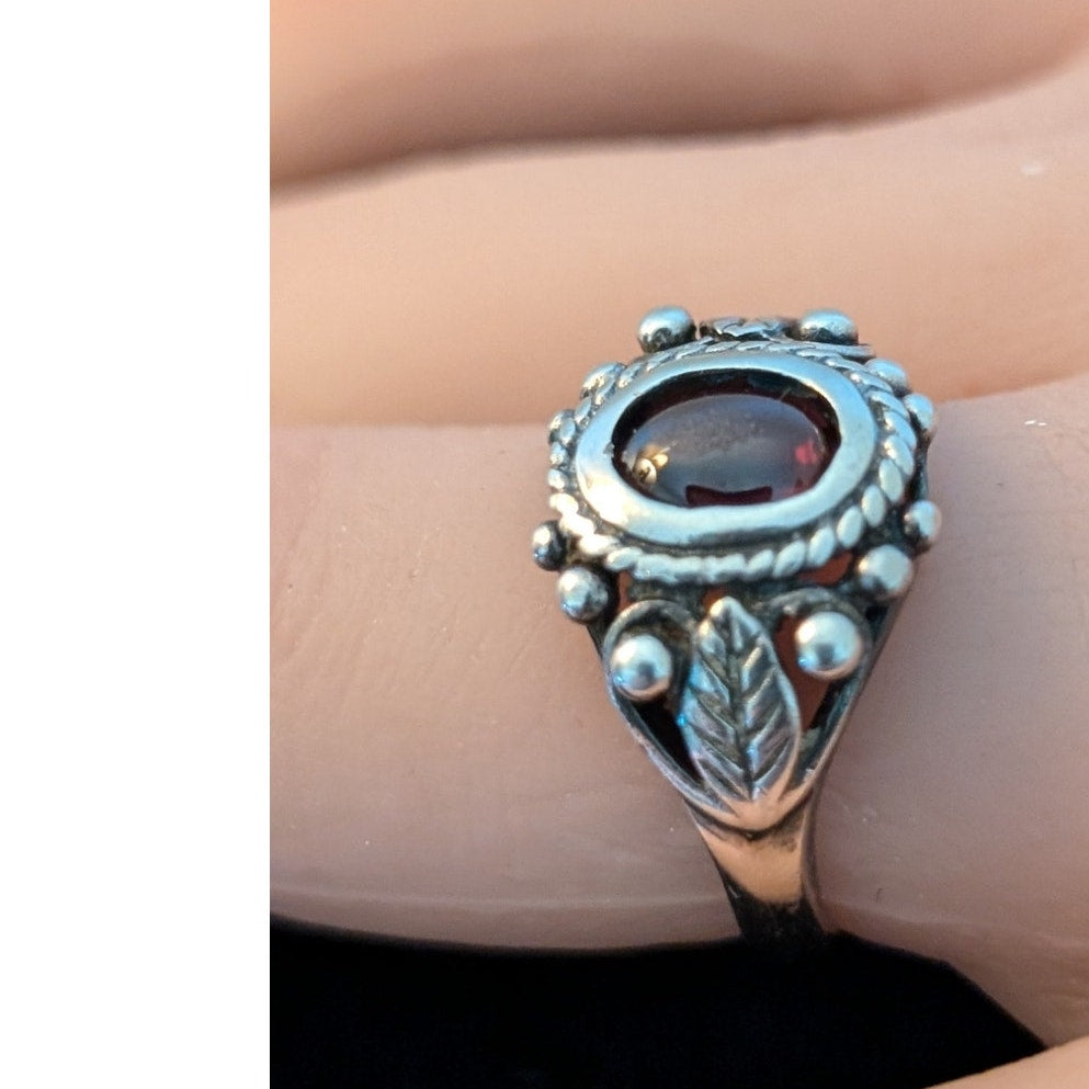 Vintage Bezel Set Garnet W/ Leaf, Bead Ball & Rope Design Sterling Ring Size 5