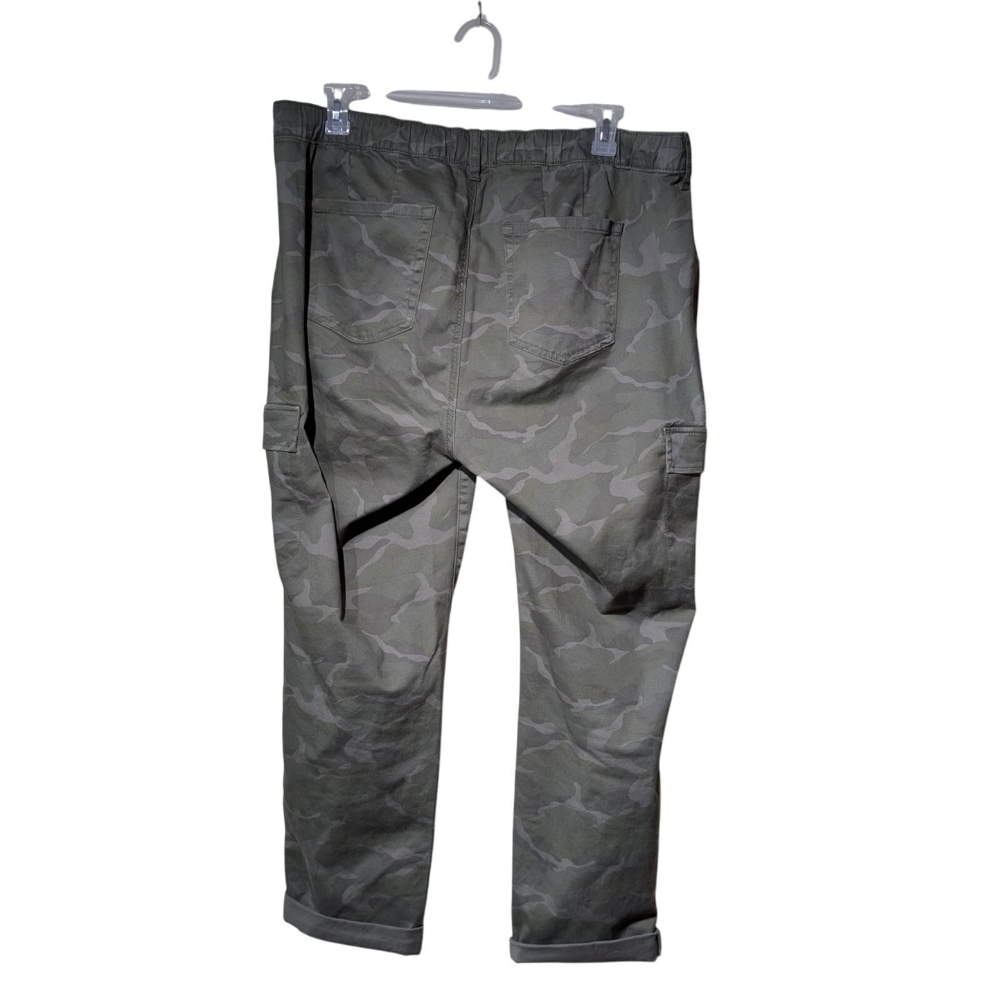 Torrid NWOT Weekend Straight Cargo Camo Cadet Green Stretch Twill Pant 2R (2X)