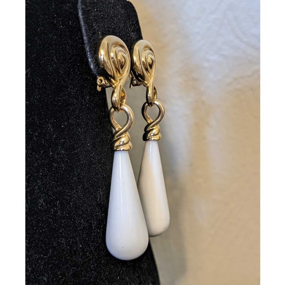 Rare! Vintage Signed FO Inc. Large Milk Glass Teardrop Swirl Clip On Earrings