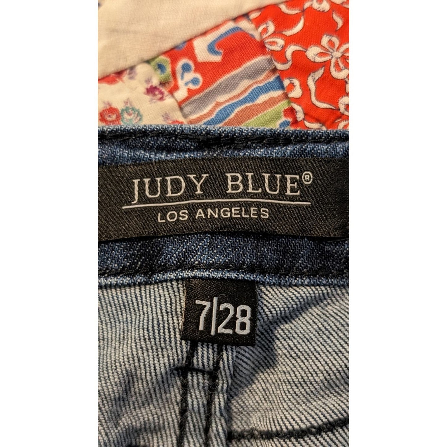 Judy Blue Los Angeles Relaxed Fit Shredded Back Pocket Raw Hem Jean Sz 7/28