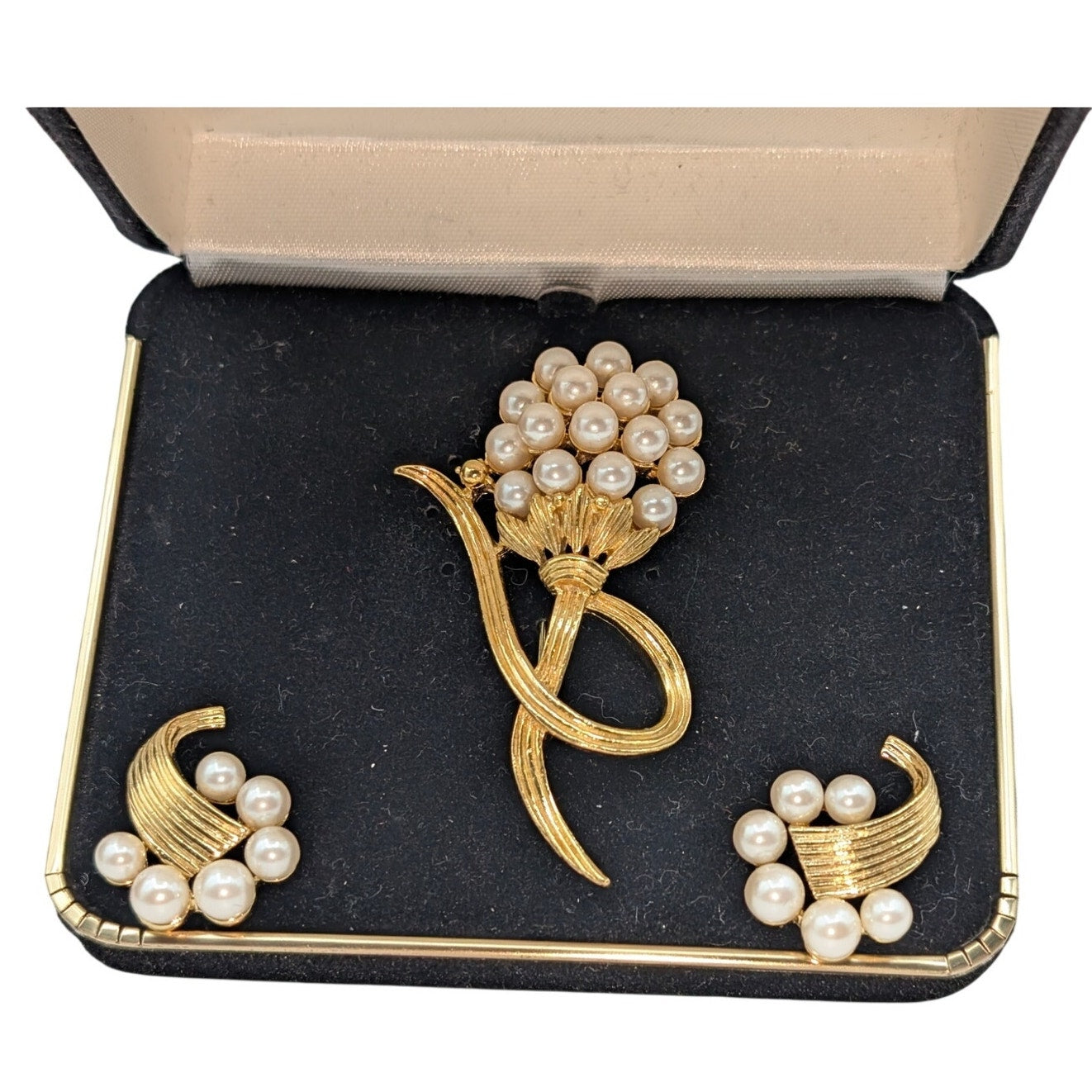 Vintage Unmarked Gold Tone Faux Pearl Brooch and Matching Pierced Earrings