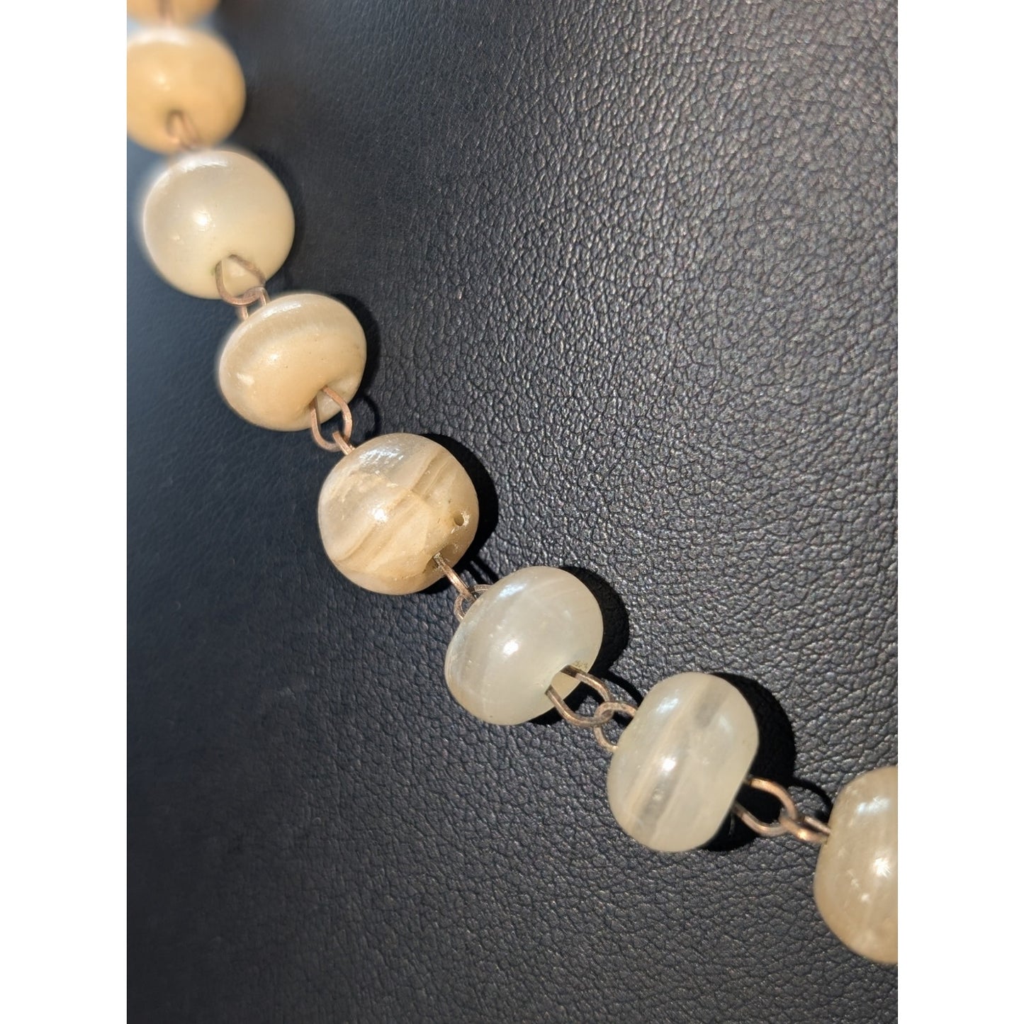 Vintage Mid-Century Cream Banded Agate & Gold Tone Wire Chain Collar Necklace