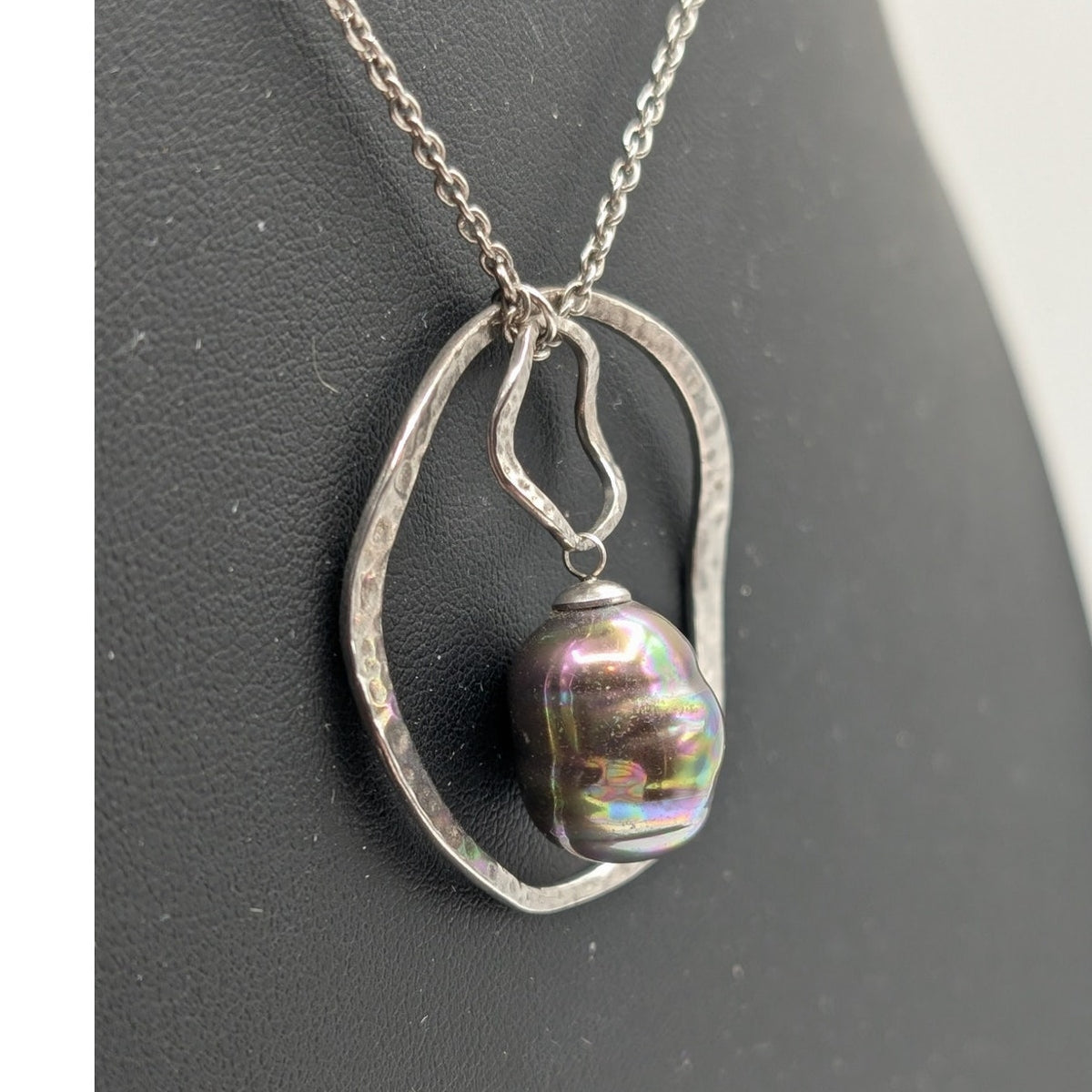 Stunning 925 Sterling Silver Hammered Circle Faux Pearl Pendant Necklace 16.83g