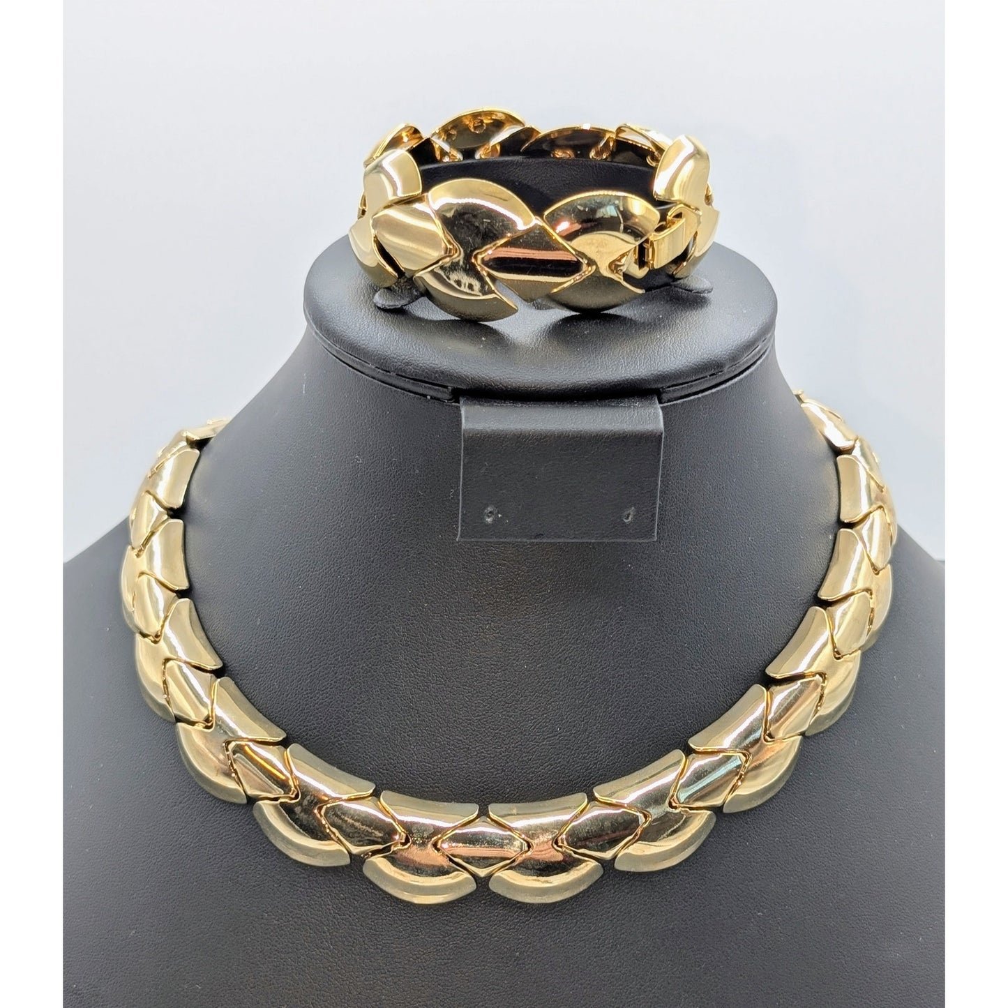 VTG 80s Chunky Gold Tone Segmented Clasp 17" Necklace & Matching Bracelet Set