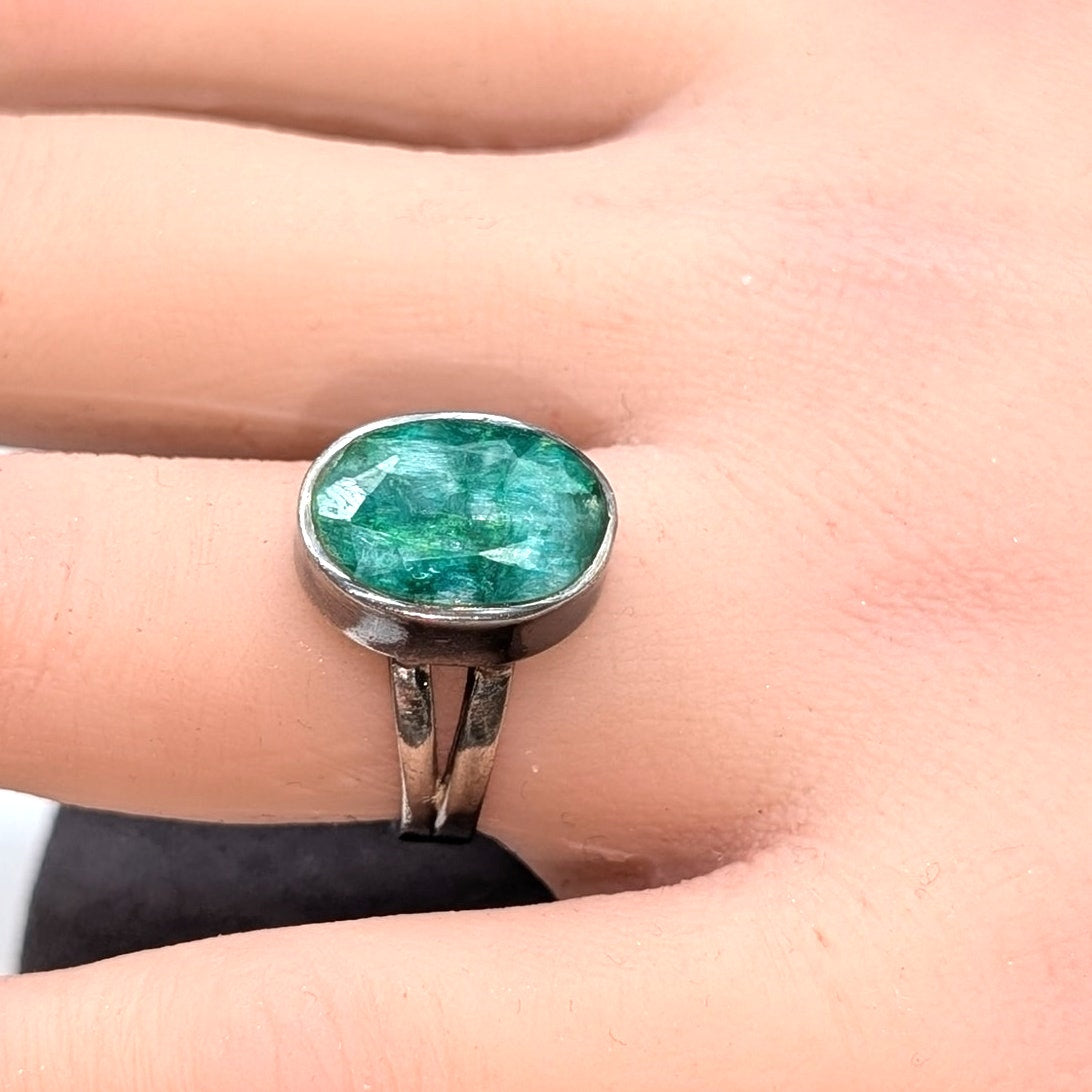 925 Sterling Silver Green Oval Gemstone Split Shank Ring Size 5.5