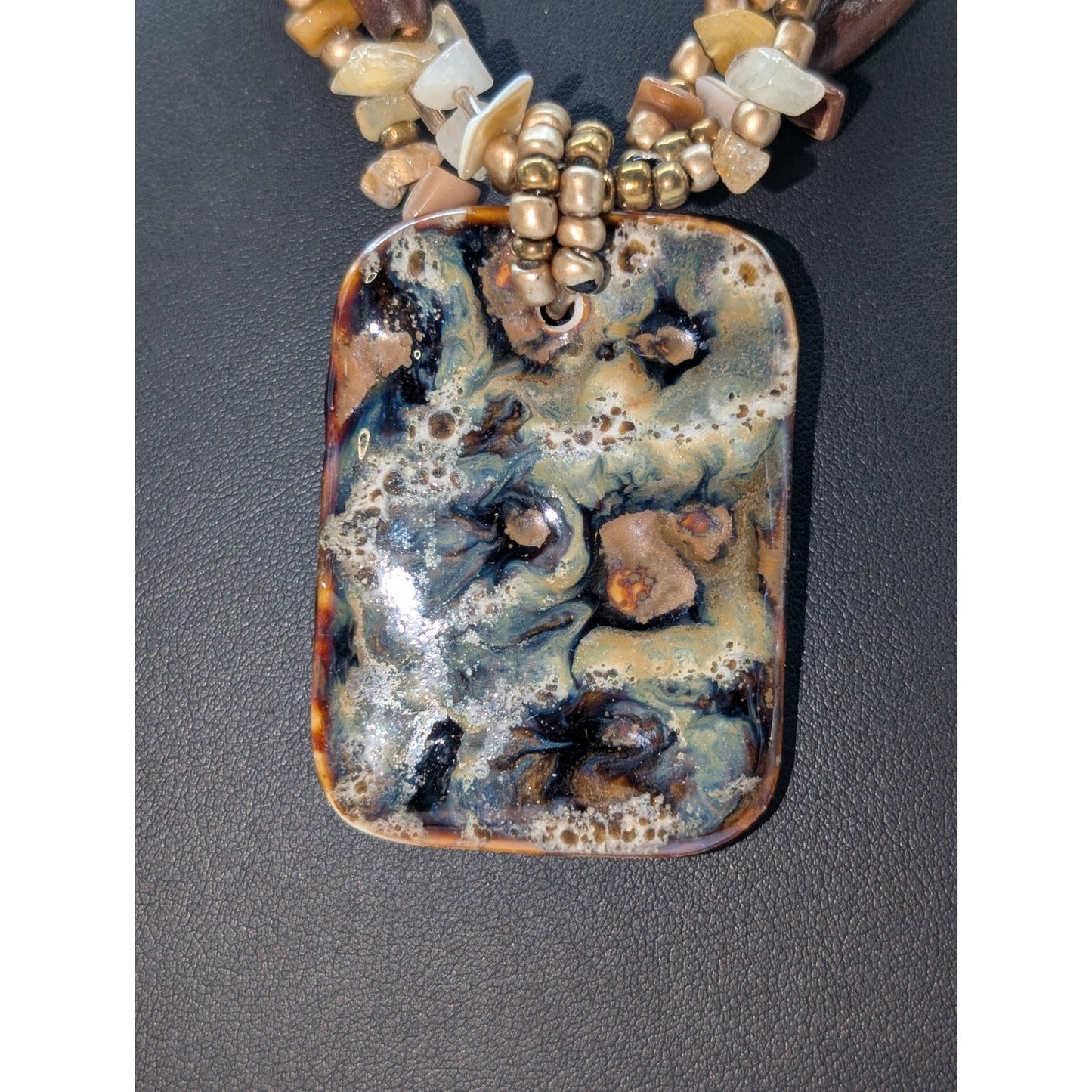 Vtg Cg Gold Tone Wood Stone Glass Pendant Triple Strand Bead Necklace