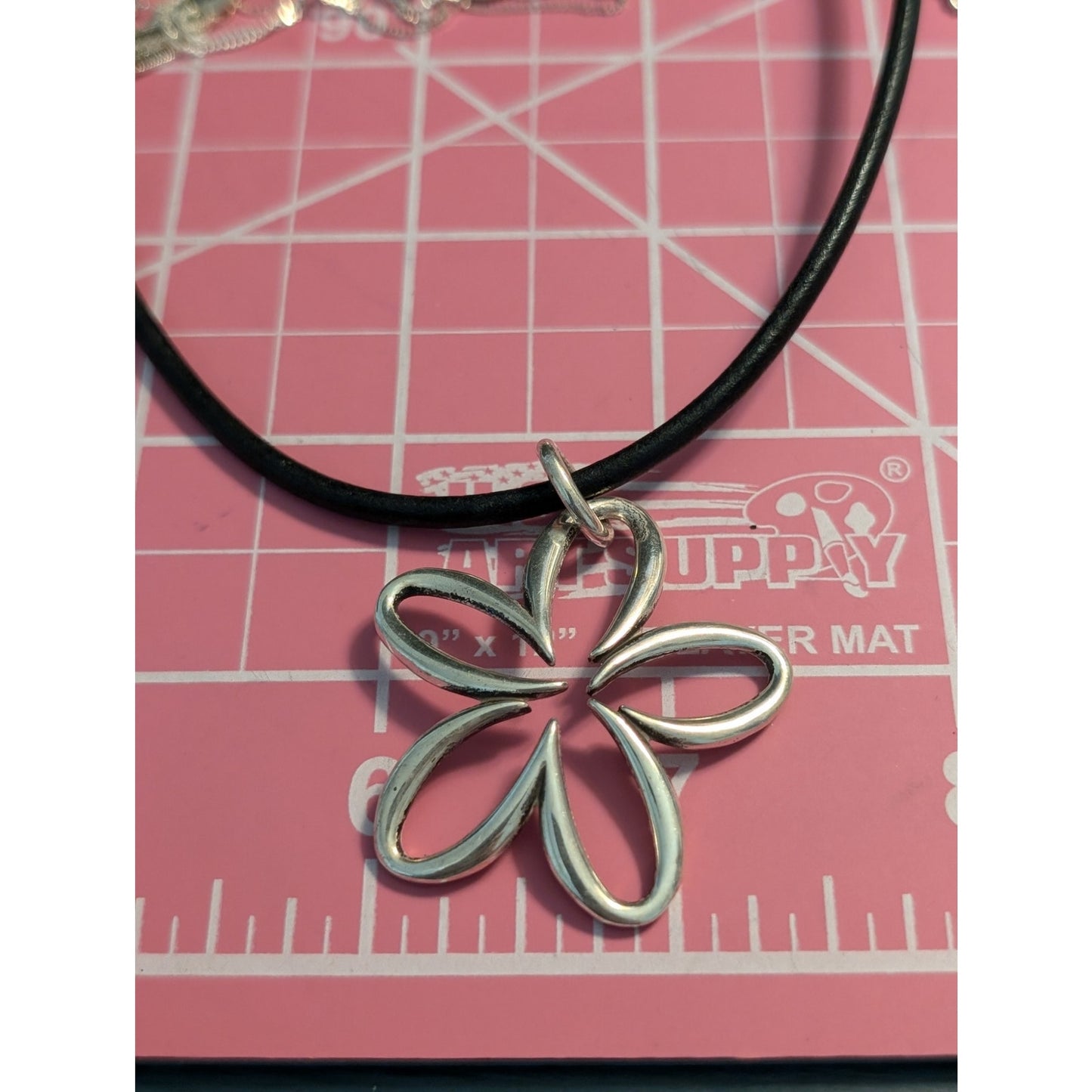 Rare Retired James Avery Sterling Silver Open Daisy Flower Pendant Cord Necklace