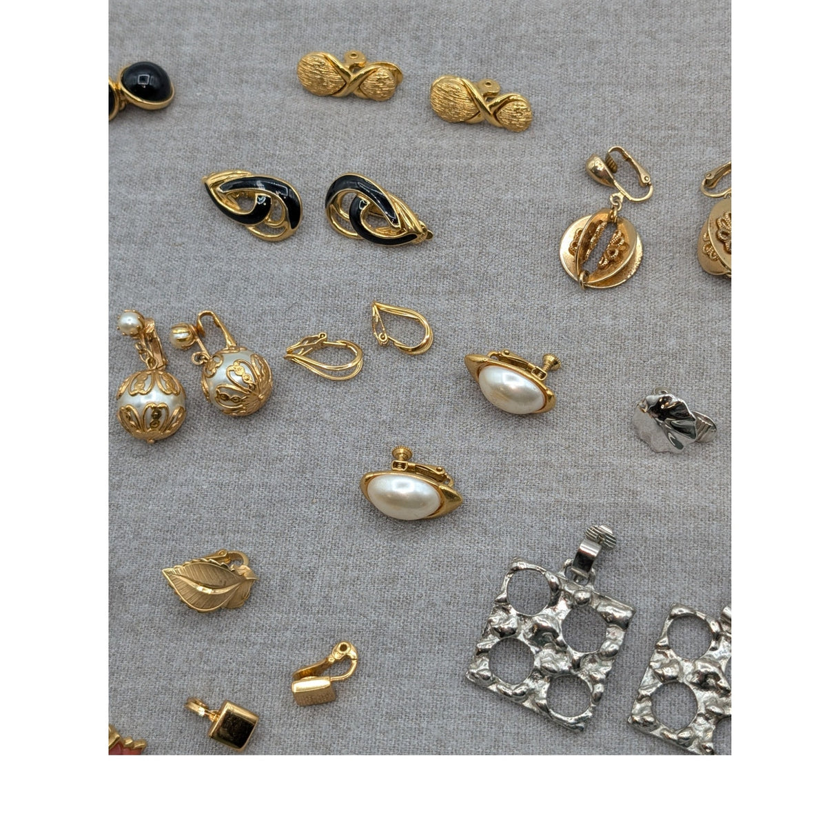 Lot of 18 Pair Signed Vintage Clip On Screw Back Gold & Silver Tone Earrings
