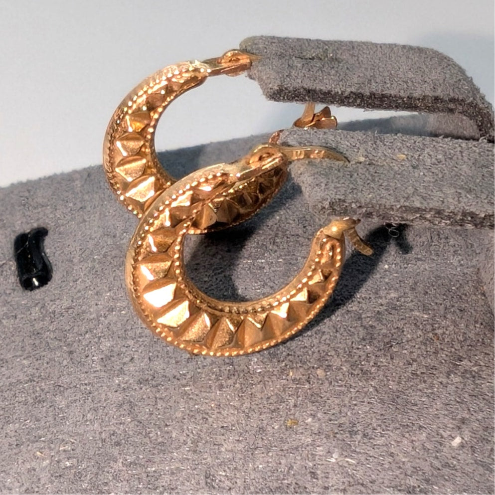 10K Gold Textured Sunburst Design 5/8" Hoop Earrings 0.57g