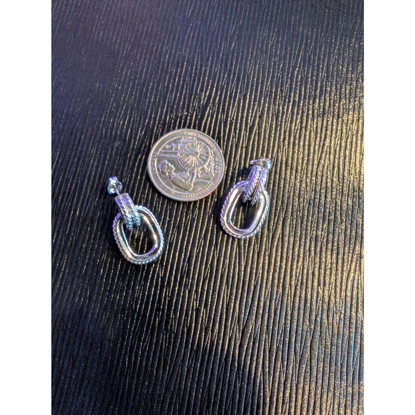 18K White Gold Textured Polished Oval Door Knocker Pierced Earrings Approx 4.70g